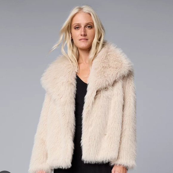 Vera Wang Faux Fur Plush Cropped Coat - Picture 5 of 6